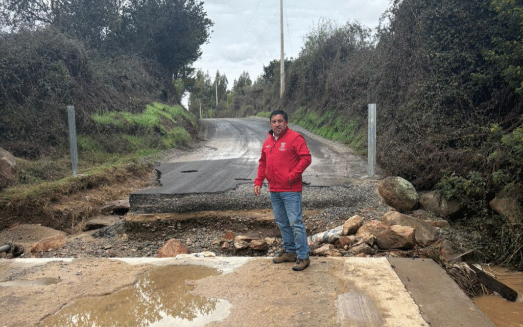 Municipalidad desplegó equipos en terreno ante frente de mal tiempo